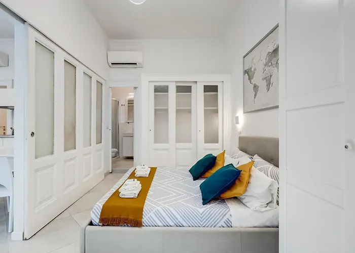 Bdc Alpha & Omega In Monti District With 2bath *