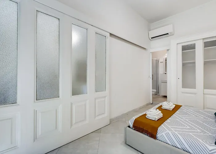 Bdc Alpha & Omega In Monti District With 2bath *