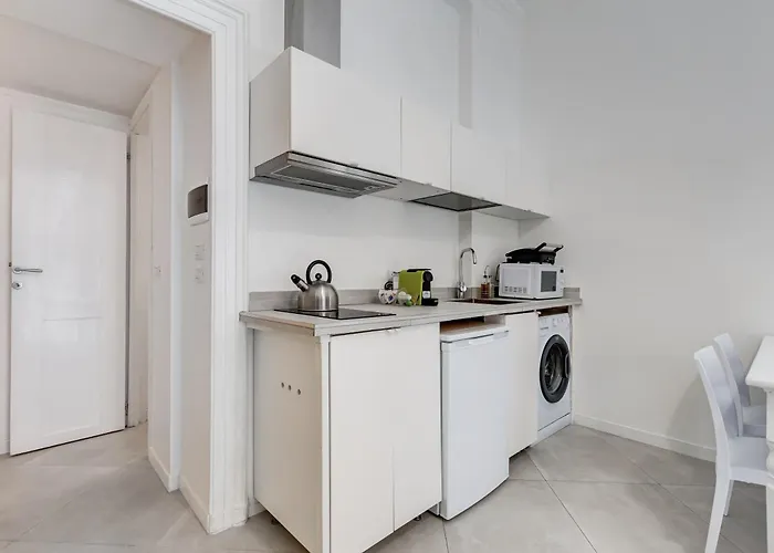 Bdc Alpha & Omega In Monti District With 2bath *