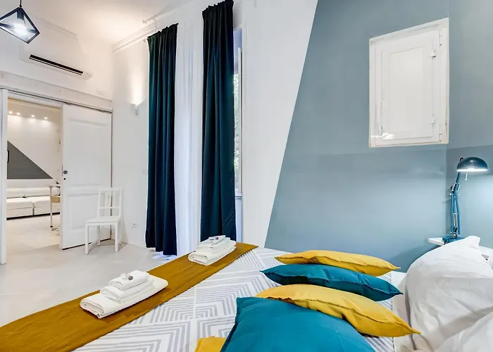 Bdc Alpha & Omega In Monti District With 2bath *